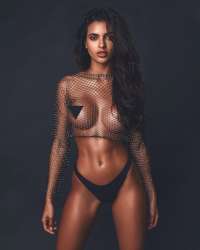 Mersin Kostümlü Escort Bayan Selin'in Büyüleyici Hikayesi